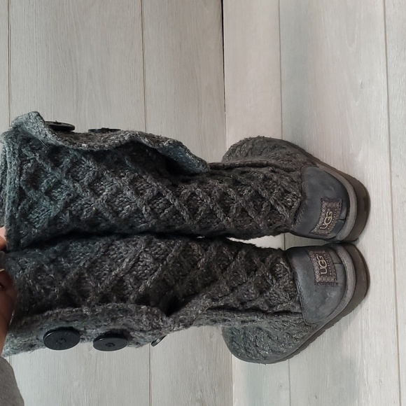 Ugg Australia Women Sweater Cardi 3 buttons Boots shoes sz 5 - Picture 5 of 9